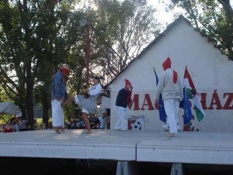 2009_majoshazi_bemutato_2.jpg